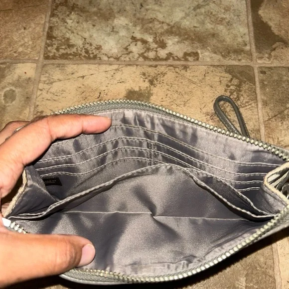 Coach signature canvas wristlet wallet in gray with patent leather trim - Picture 3 of 5